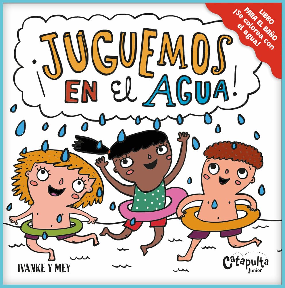 The illustrated book cover Jugemos en el agua features three children cheerfully playing in colorful swimsuits with a splashy background and a title cloud. The vivid scene highlights color-changing elements, ideal for interactive bath books. Published by Catapulta Junior.